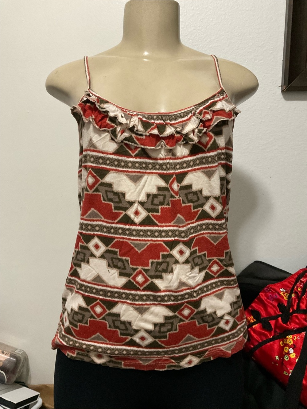 Tres Bien Patterned women’s tank Top with Lace Back
